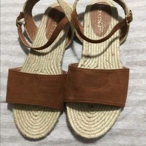 Francesca's Woven Brown Sandals Sz 10